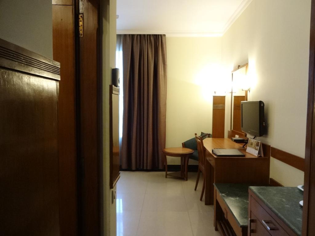 J P Cordial Hotel บังกาลอร์ ภายนอก รูปภาพ